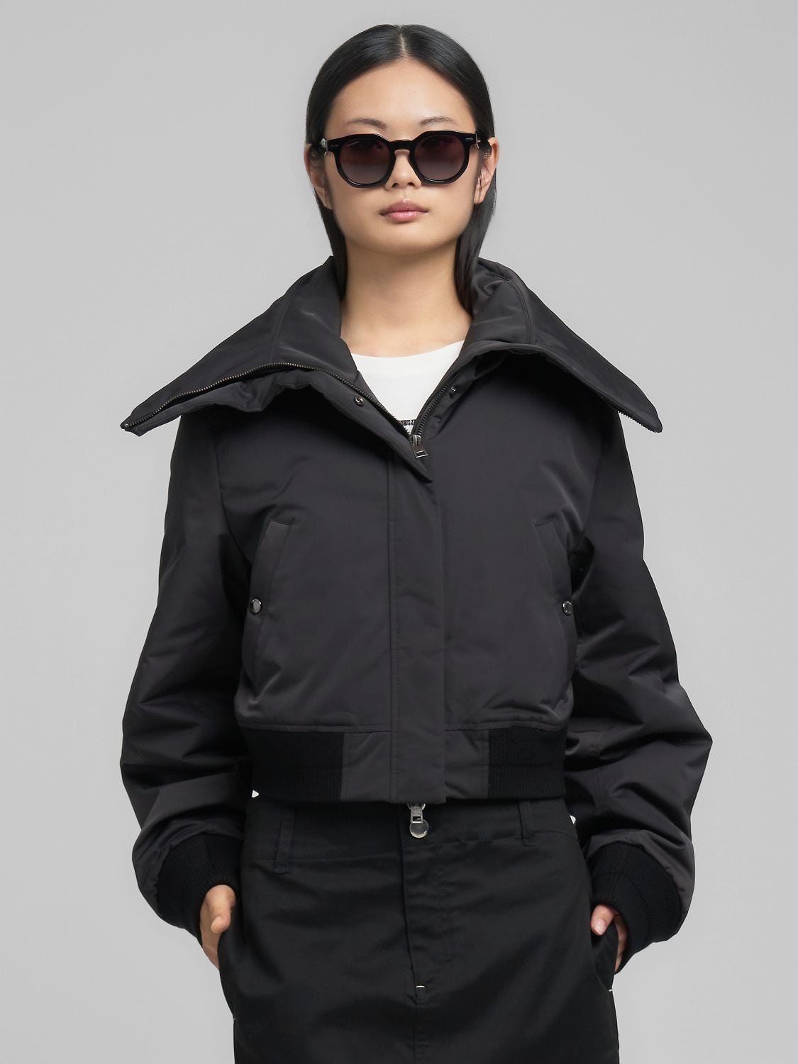 REPLAY CROPPED JACKET WITH MAXI LAPELS W7912 .000.84880 BLACK 2