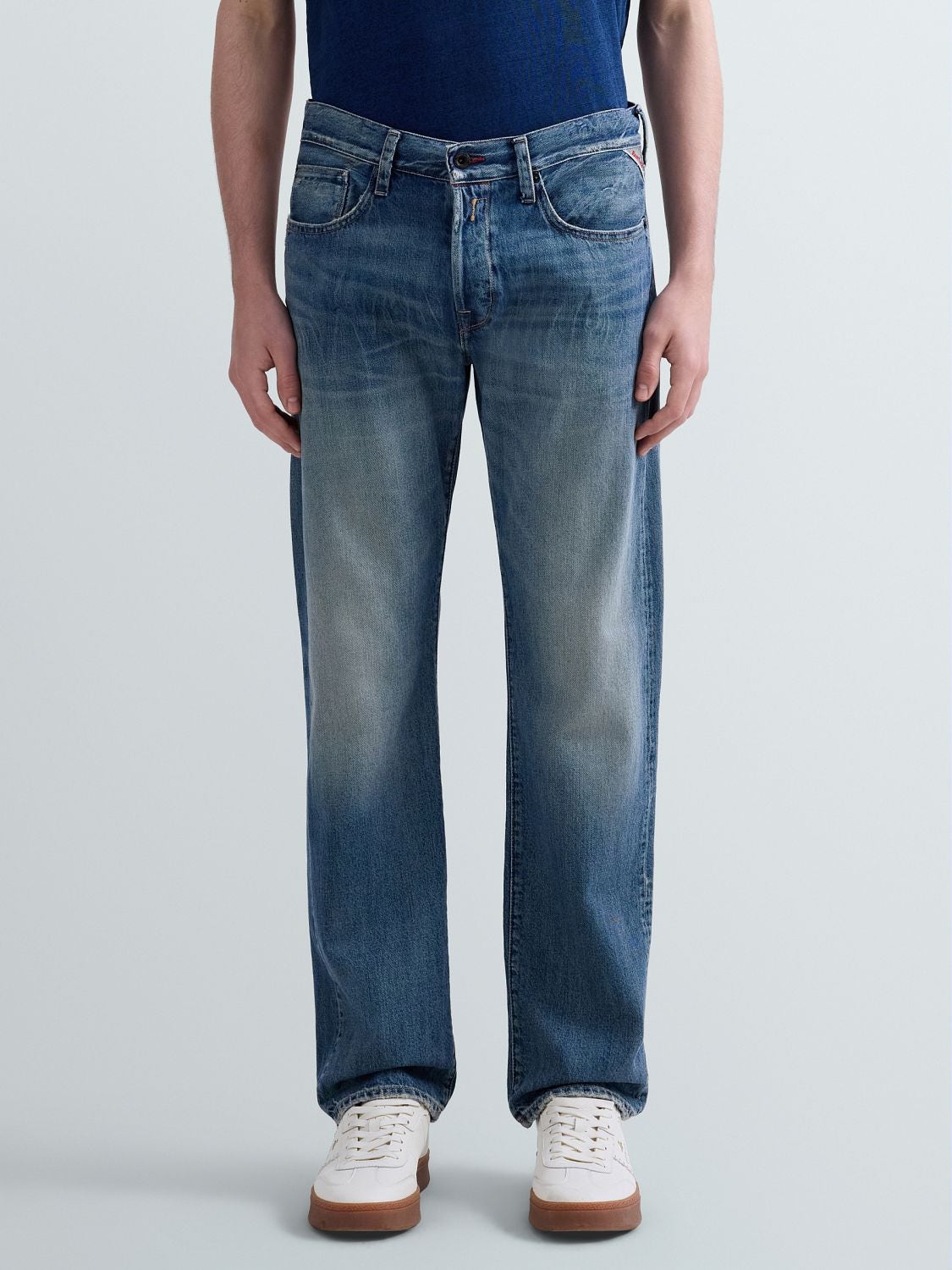 REPLAY DERYCK REGULAR-FIT JEANS M1039R.000.800 114 MEDIUM BLUE 2