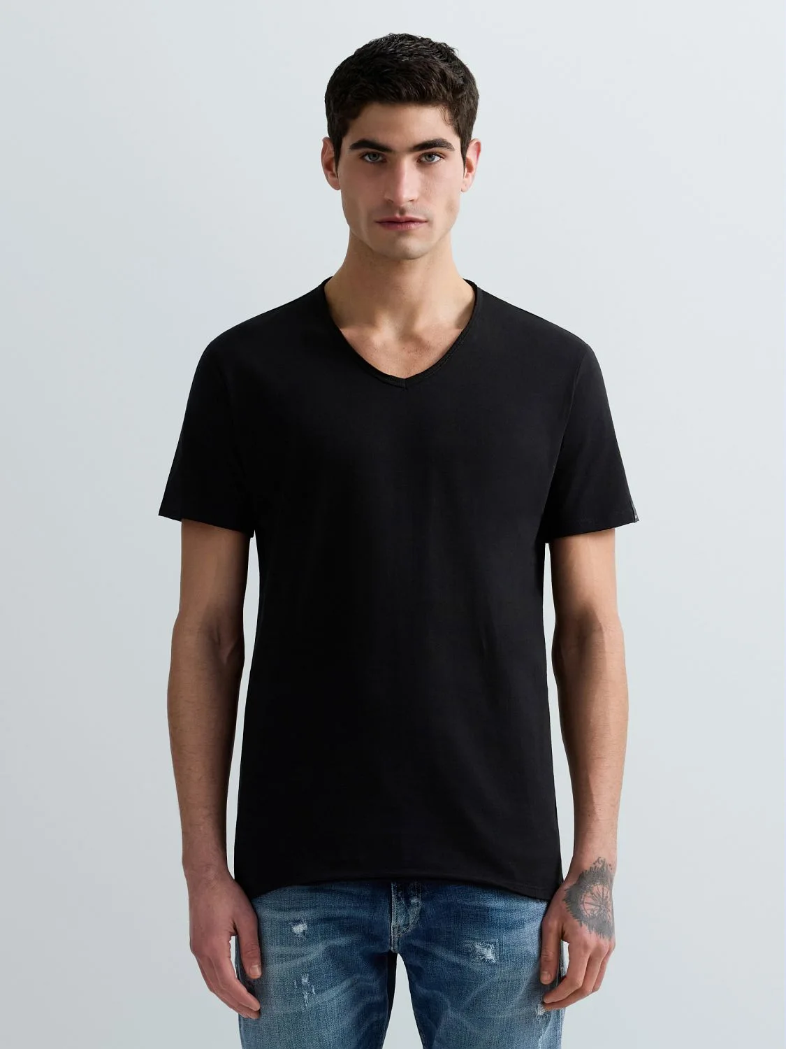 REPLAY COTTON V-NECK T-SHIRT M3591A.000.2660 BLACK 2