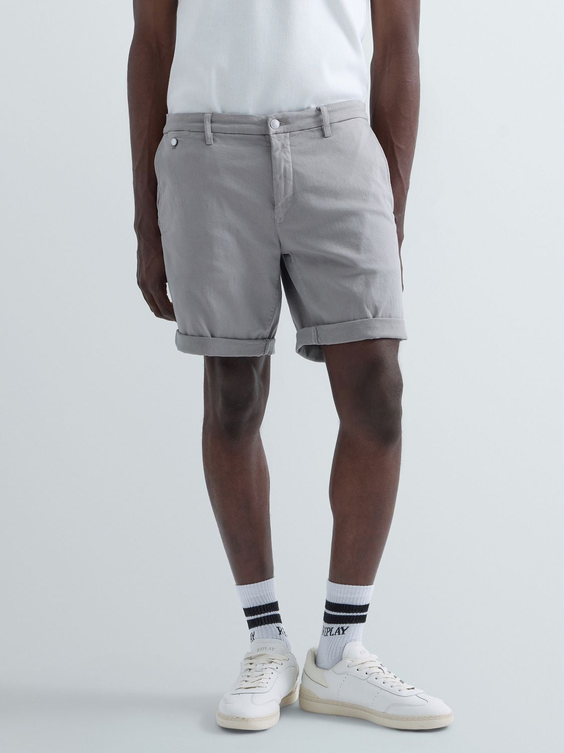 REPLAY BENNI REGULAR-FIT SHORTS M9782E.000.8366197 LIGHT GREY 2