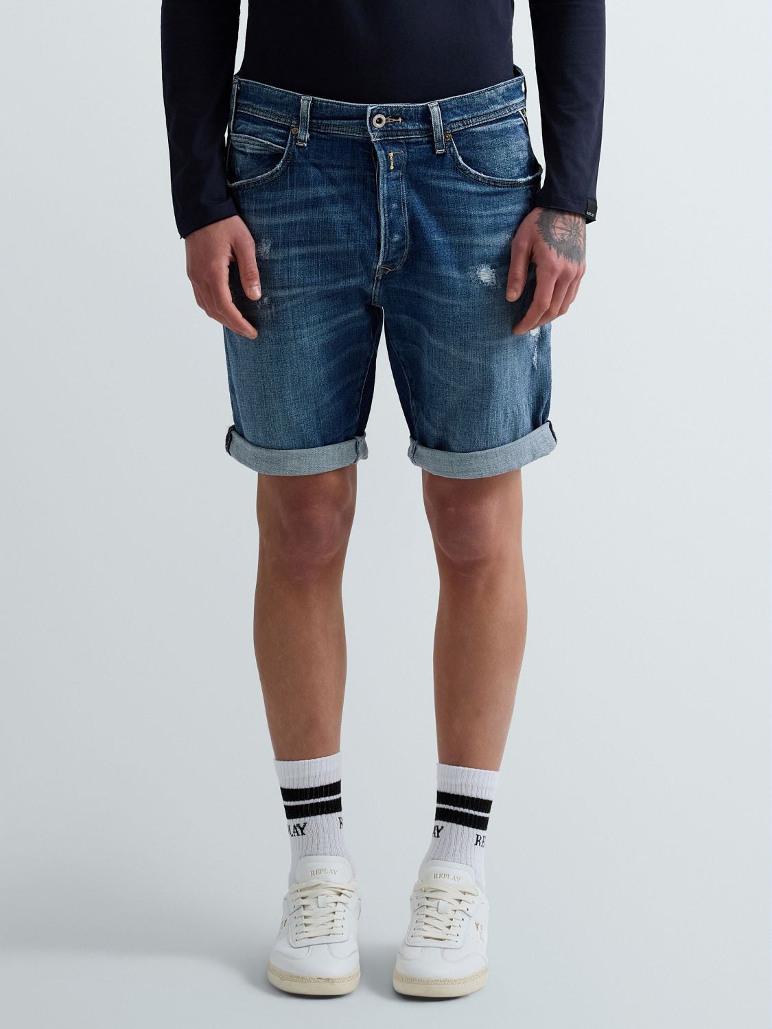 REPLAY RBJ.981 TAPERED-FIT SHORTS MA981Q.000.141 102 MEDIUM BLUE 2