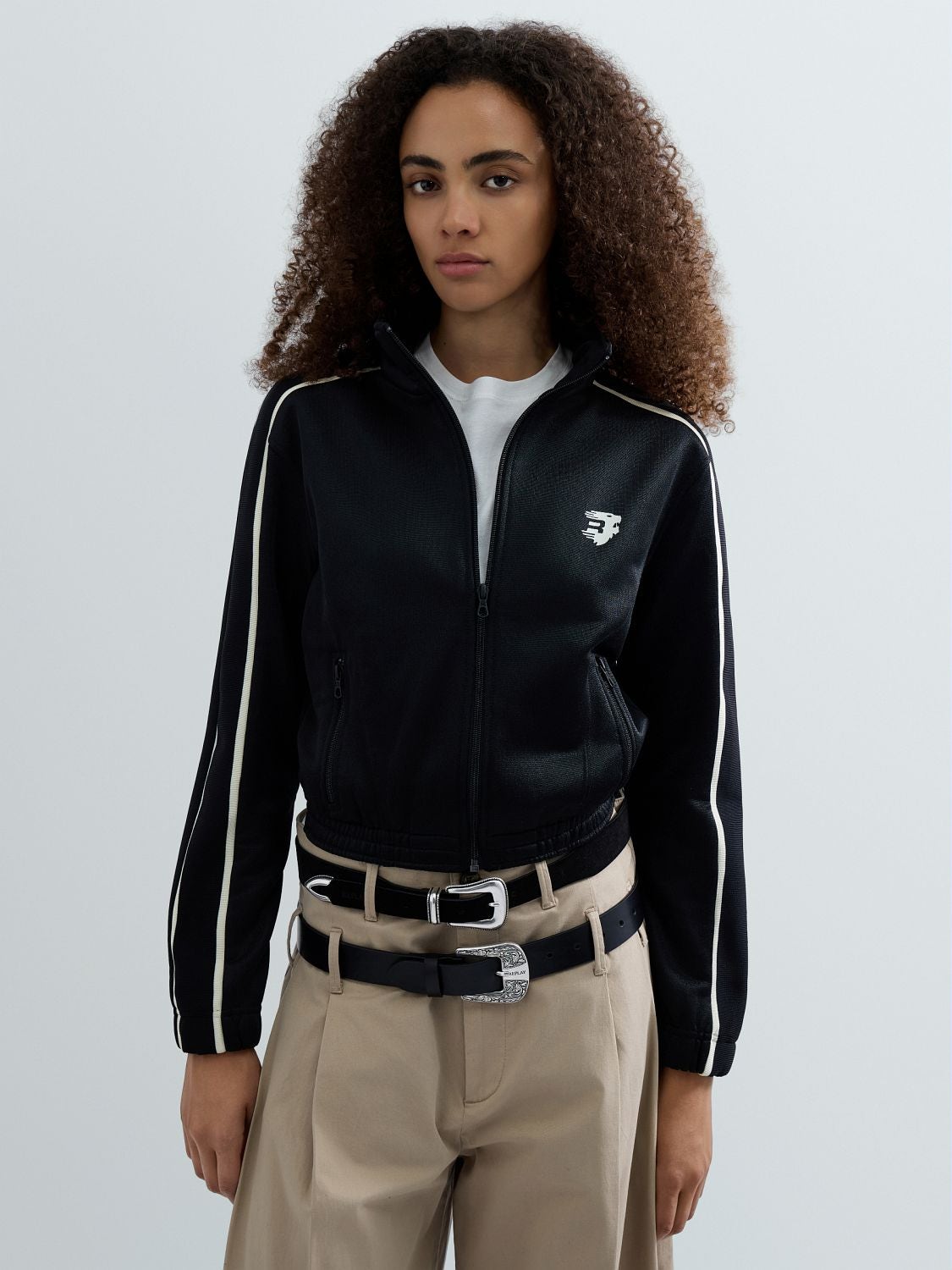 REPLAY CROPPED SWEATSHIRT WITH ZIP IN A SATIN-FINISH COTTON BLEND W0023 .000.7241R BLACK 2