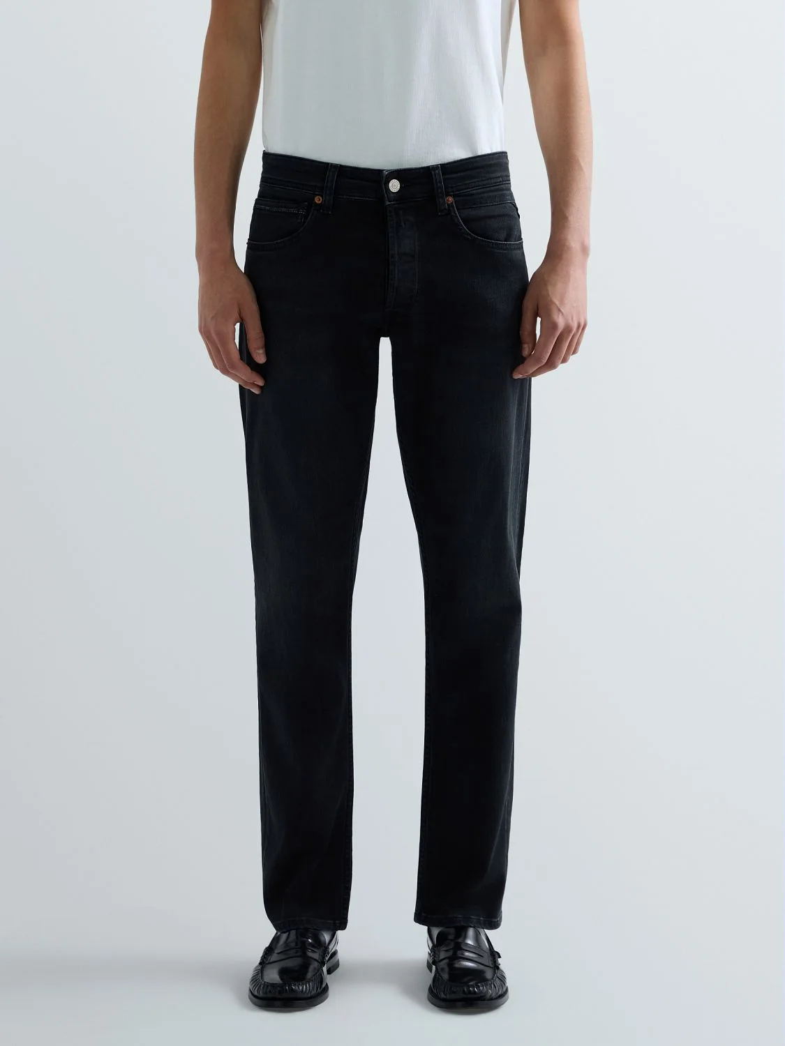 REPLAY GROVER STRAIGHT-FIT JEANS MA972 .000.573B914 BLACK DELAVÉ 2