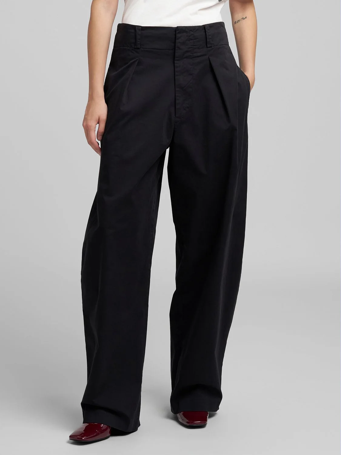 REPLAY BALLOON-FIT TWILL TROUSERS W8180 .000.85369G BLACK 2