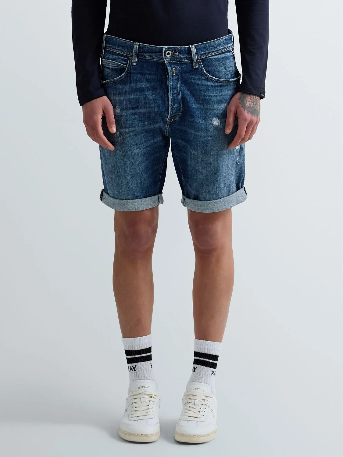 REPLAY RBJ.981 TAPERED-FIT SHORTS MA981Q.000.141 102 MEDIUM BLUE 2