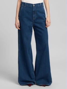 JEANS MIT WEITEM BEIN