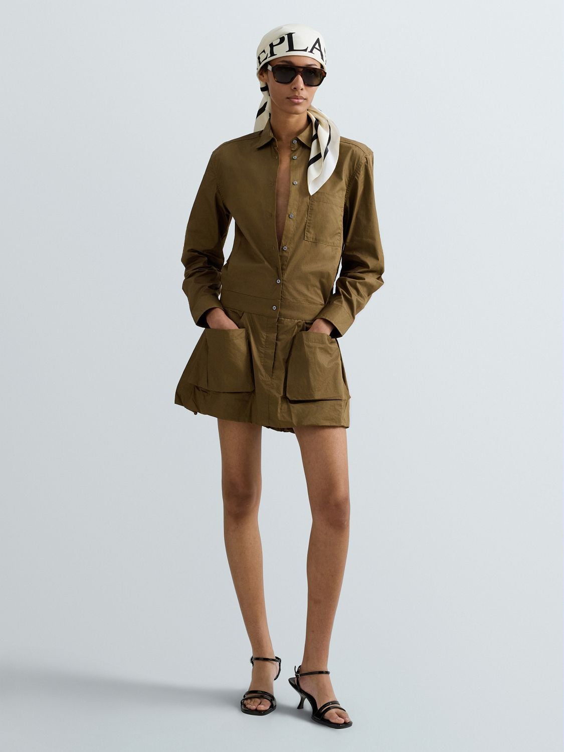 KURZES KLEID AUS BAUMWOLLE MIT GROSSEN TASCHEN