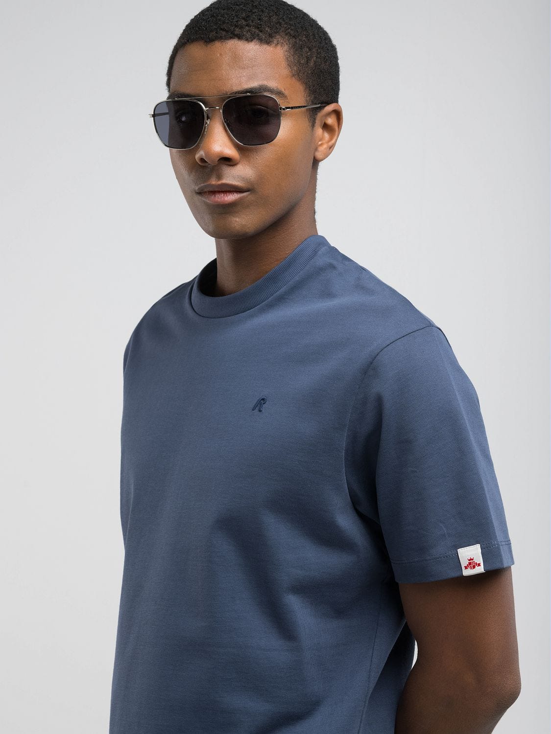 Relaxed-fit t-shirt with embroidery Medium blue | Replay Jeans