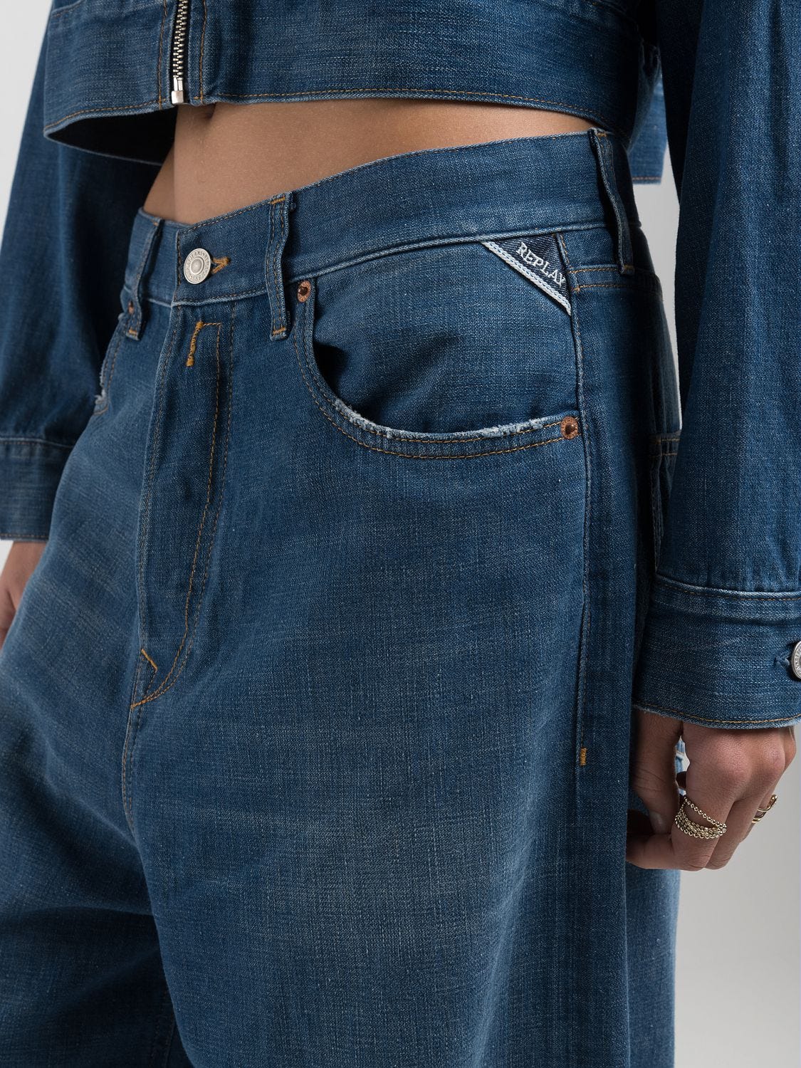 送料込★REPLAY★WA535K.000.802883 ジーンズ Margott baggy-fit jeans Medium blue | Replay Jeans