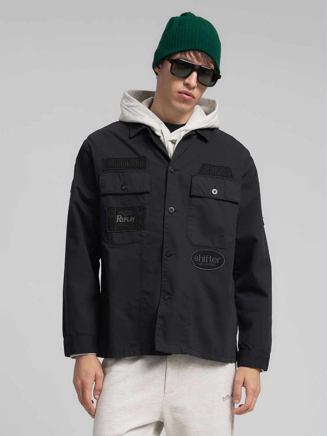 REPLAY REGULAR-FIT OVERSHIRT WITH PATCH M8445B.000.85172 BLACK 2