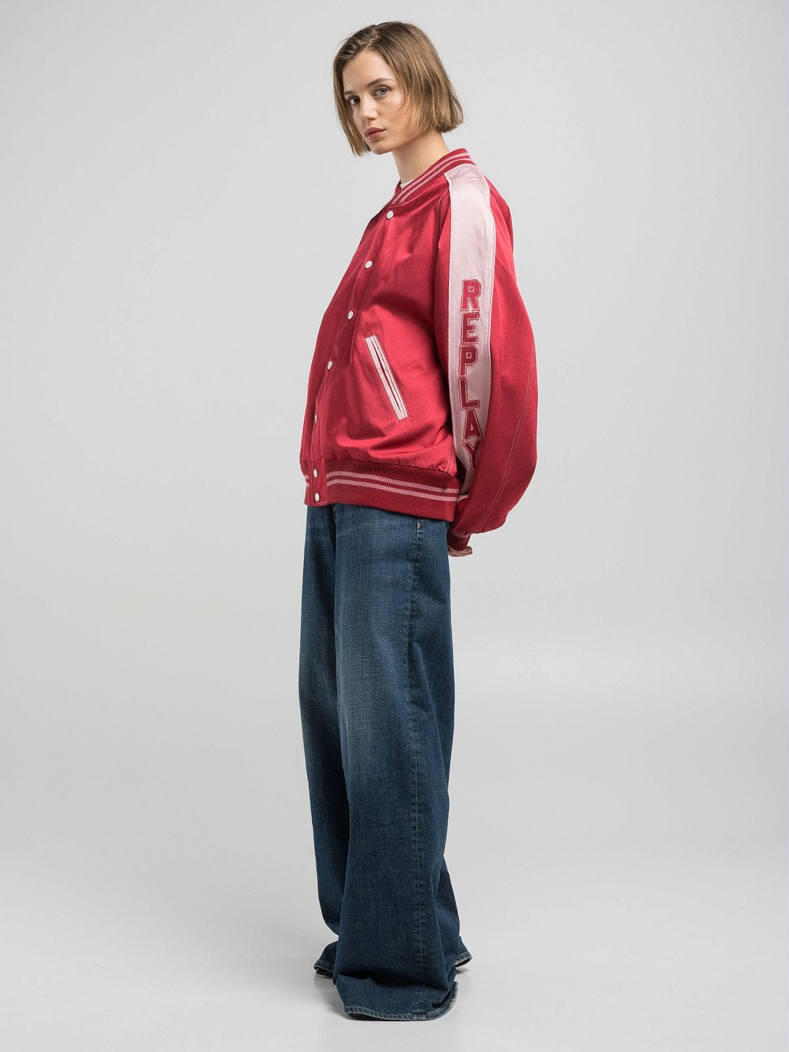 Boy-fit bomber jacket with lettering Rococco red | Replay Jeans