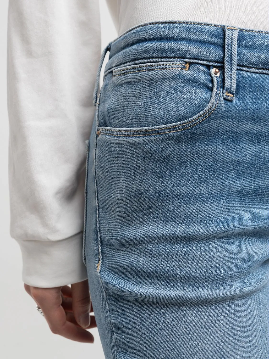 送料込★REPLAY★WA516.000.805835 ジーンズ Zolie straight-fit jeans Medium blue | Replay Jeans