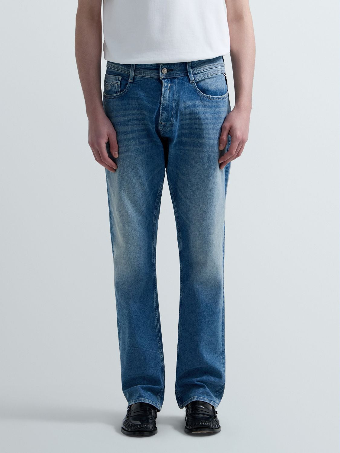 REPLAY ROCCO COMFORT-FIT JEANS M1005 .000.573 104 MEDIUM BLUE 2