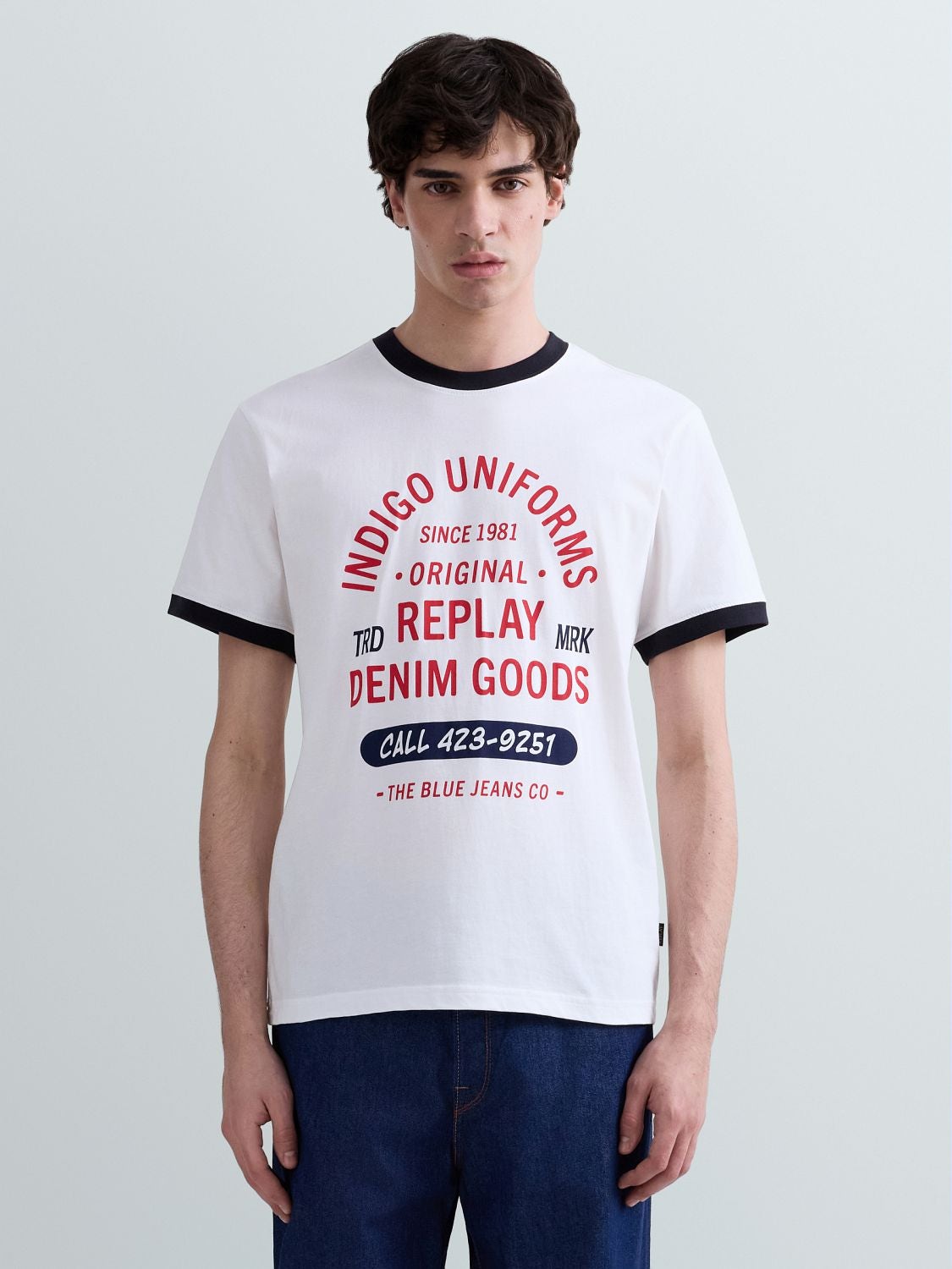 T-SHIRT WITH CONTRASTING TRIMS AND PRINT