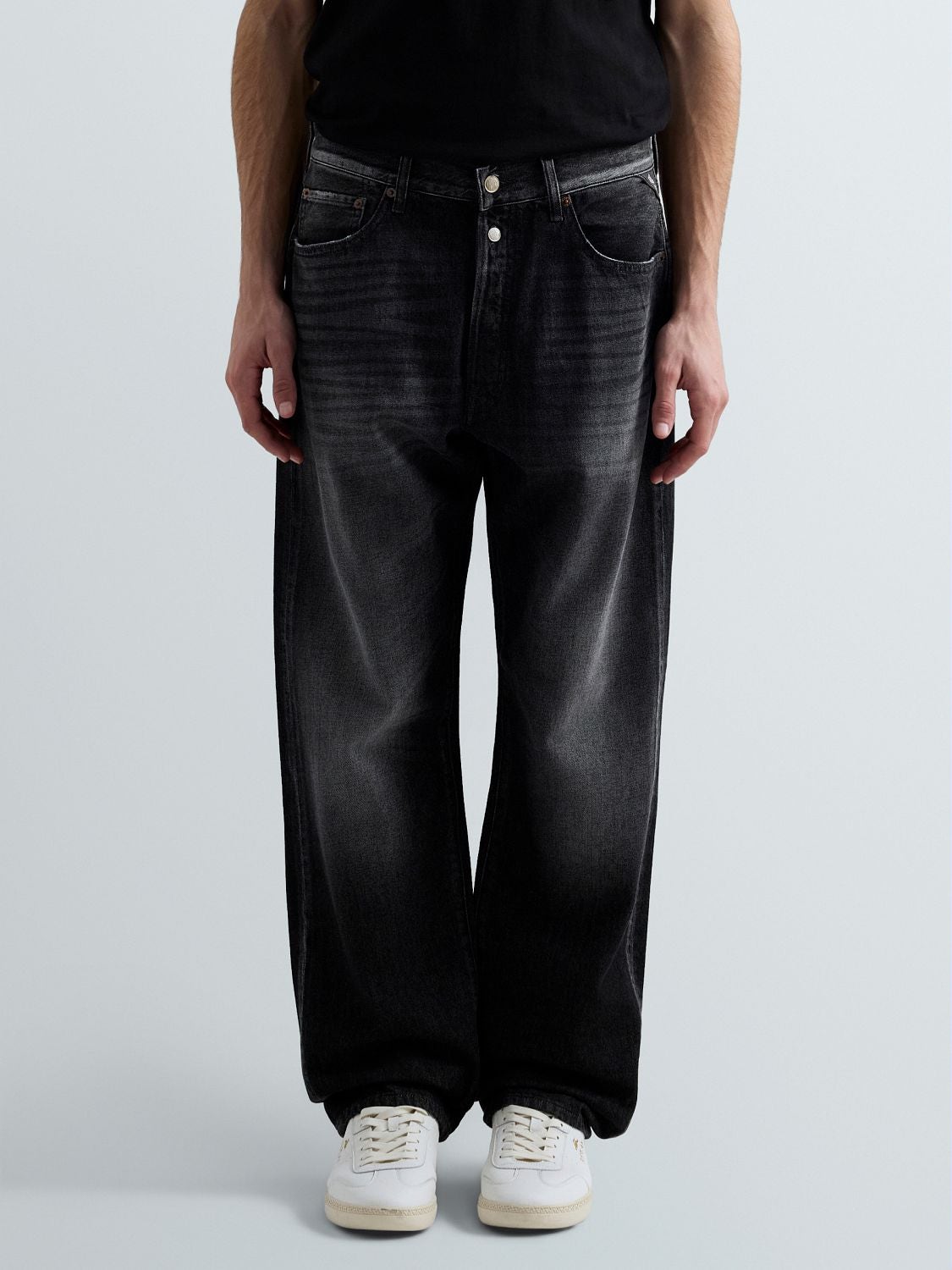 REPLAY M9ZERO1 STRAIGHT-FIT JEANS M9Z1  .000.804 770 BLACK DELAVÈ 2