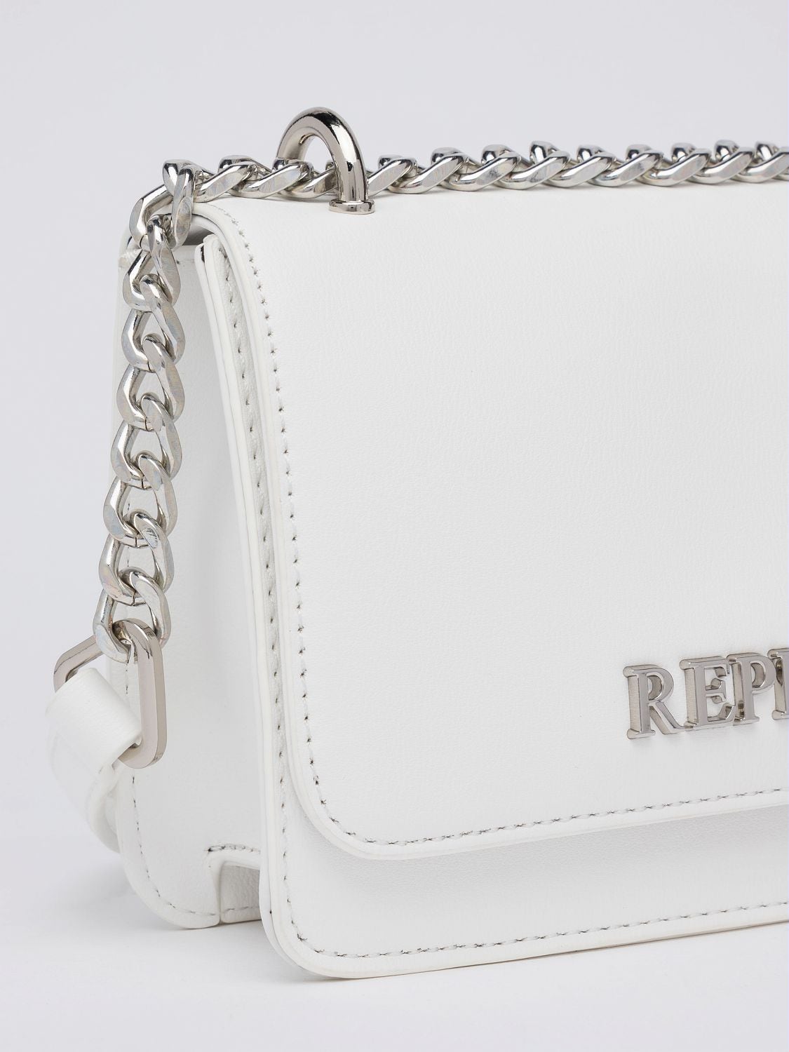 Crossbody bag with chain Optical white | Replay Jeans