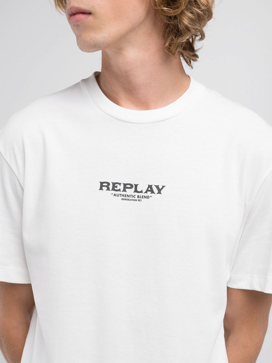 セブンイレブン 冬ギフト 2024 Crew-neck t-shirt with geometric print Natural white トップス