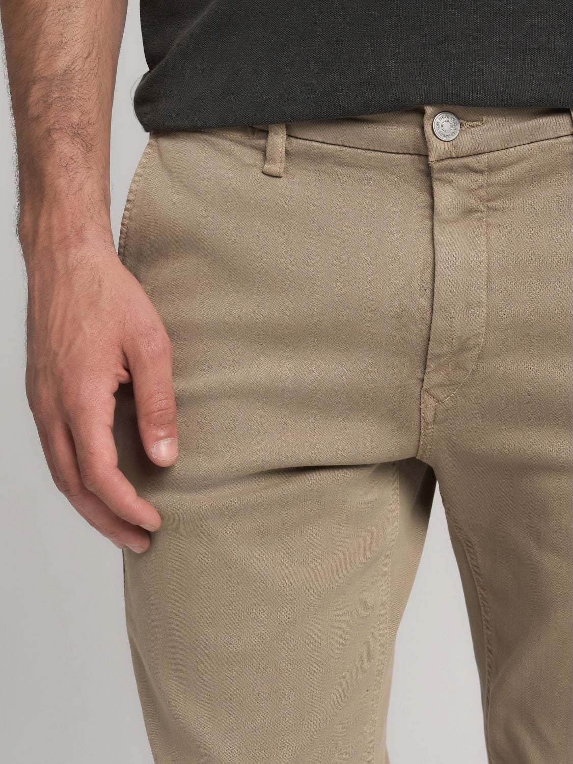 デンハム　MIJ CRAFT CHINO PANTS Zeumar slim-fit chino jeans Sand | Replay Jeans