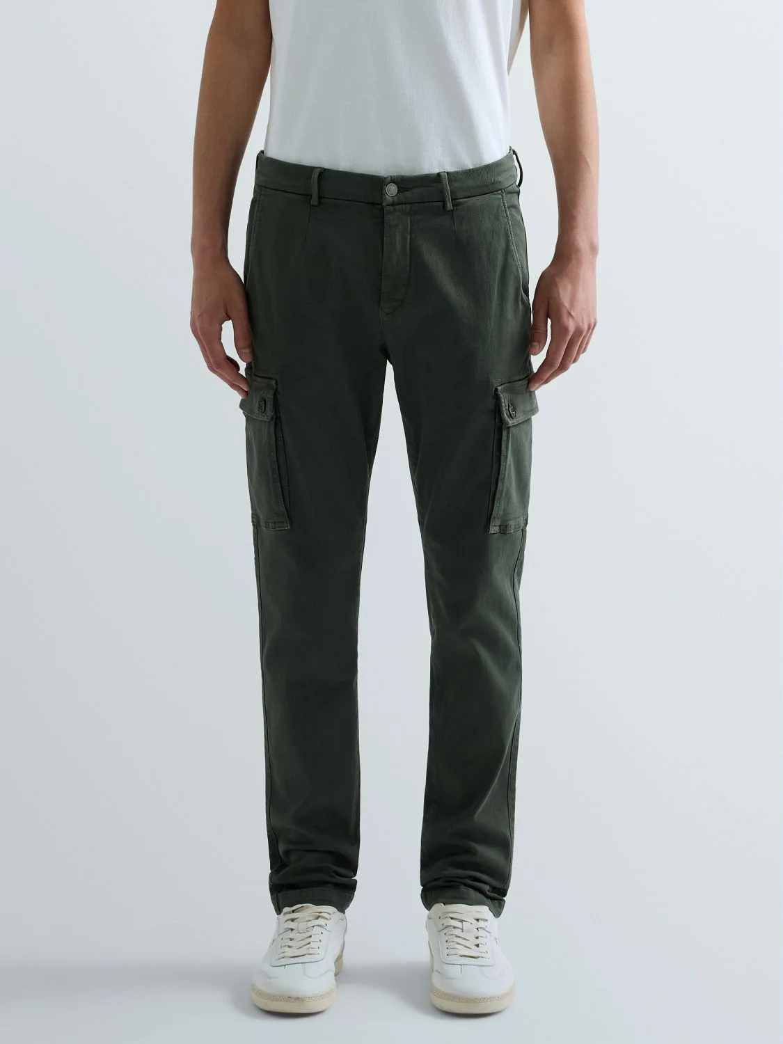 REPLAY JAAN SLIM-FIT CARGO JEANS M9649E.000.8366197 MILITARY GREEN.. 2