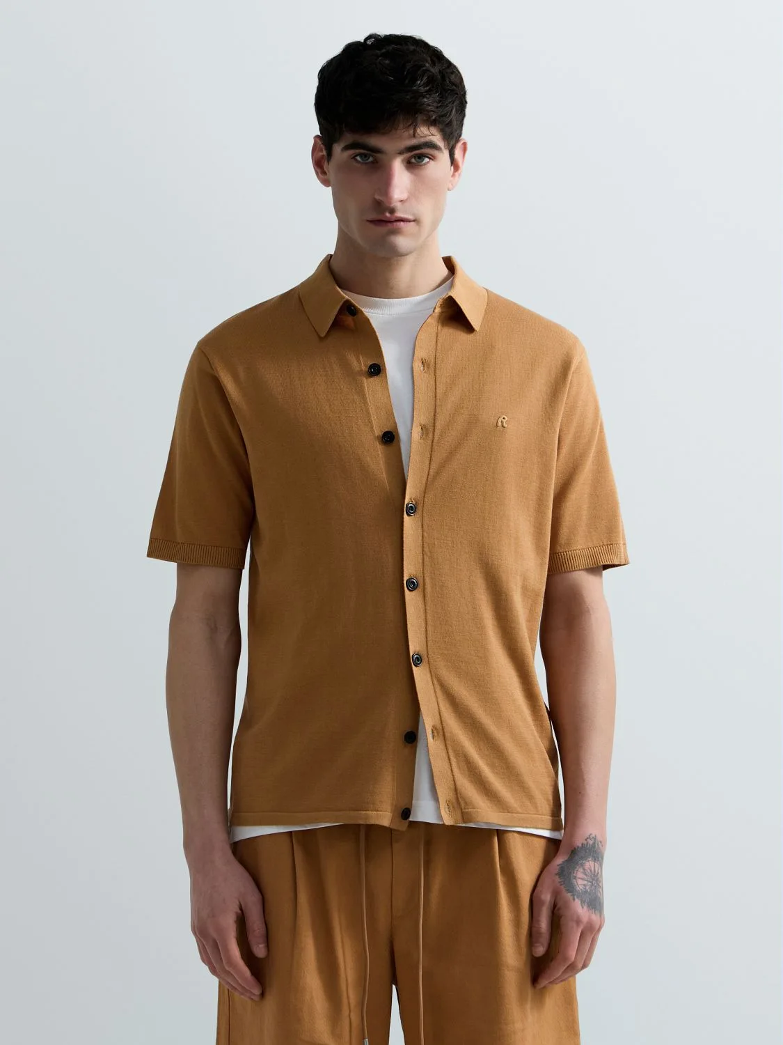 REPLAY SHORT-SLEEVED SHIRT-STYLE SWEATER UK5158.000.G23726 SAHARA 2