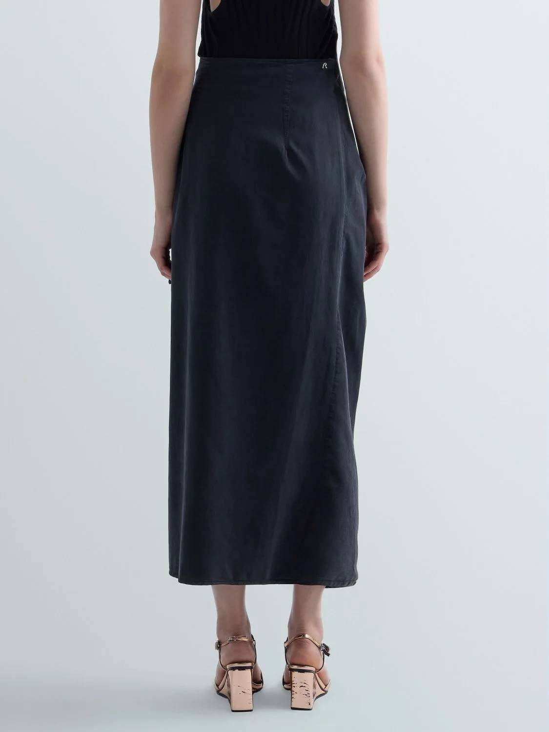 REPLAY LONG TWILL SKIRT WITH KNOT W9913 .000.85530G BLACK 3