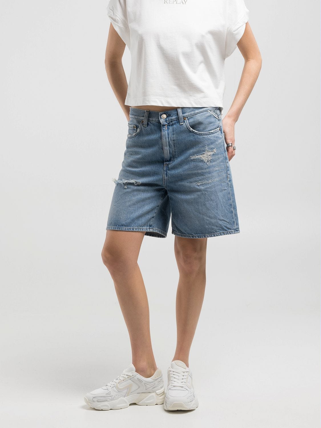【SCENERITY】Wake Bermuda Jeans Wake Bermuda Denim Jeans - SCENERITY | 60% - Asian Fashion