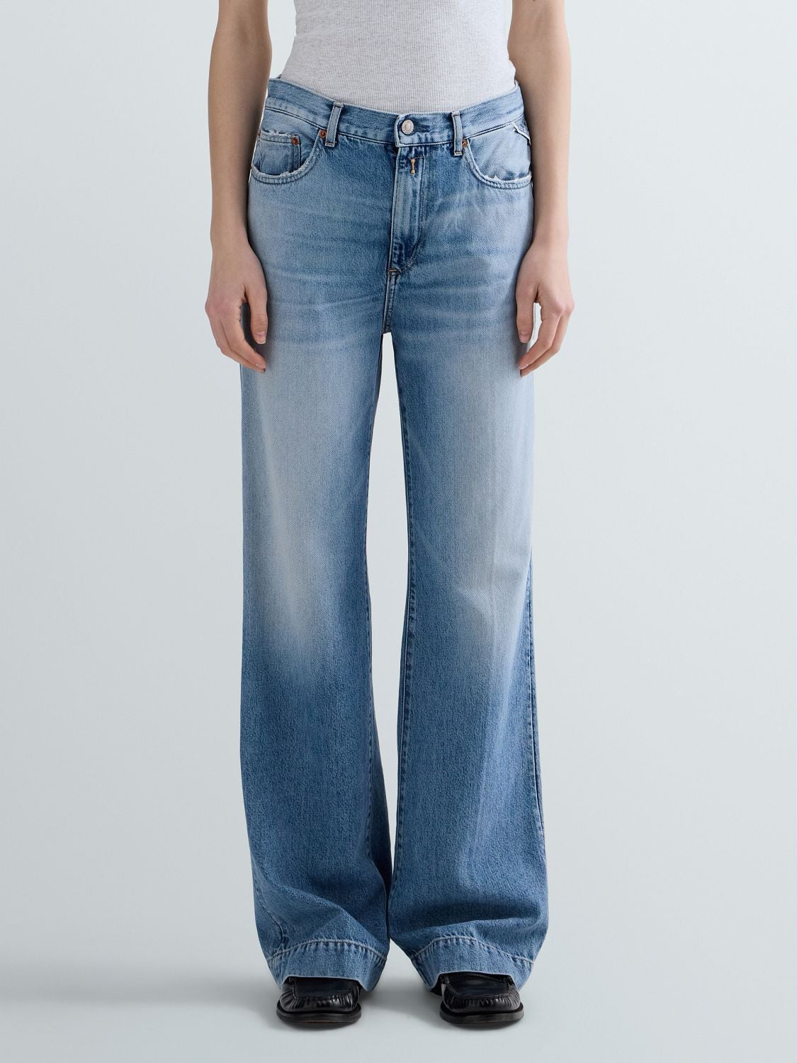 REPLAY MELJA RELAXED-FIT JEANS WB521 .000.802 193 LIGHT BLUE 2